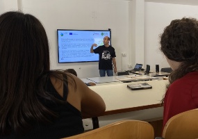 Settimana della Scienza 2024 - Laboratorio Passi Sostenibili presso l'Istituto Angioy di Carbonia Settimana della Scienza 2024 - Laboratorio Passi Sostenibili presso l'Istituto Angioy di Carbonia