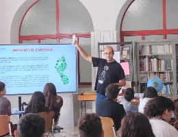 Settimana della Scienza 2026 - I ricercatori Sotacarbo presso l'Istituto Comprensivo Satta di Carbonia Settimana della Scienza 2026 - I ricercatori Sotacarbo presso l'Istituto Comprensivo Satta di Carbonia