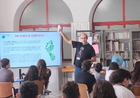 Settimana della Scienza 2026 - I ricercatori Sotacarbo presso l'Istituto Comprensivo Satta di Carbonia Settimana della Scienza 2026 - I ricercatori Sotacarbo presso l'Istituto Comprensivo Satta di Carbonia