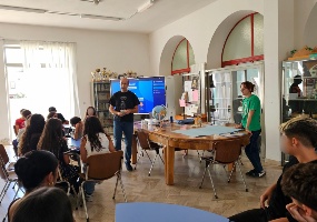 Settimana della Scienza 2026 - I ricercatori Sotacarbo presso l'Istituto Comprensivo Satta di Carbonia Settimana della Scienza 2026 - I ricercatori Sotacarbo presso l'Istituto Comprensivo Satta di Carbonia