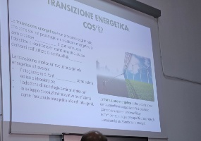 Settimana della Scienza 2026 - I ricercatori Sotacarbo presso l'Istituto Gramsci Amaldi di Carbonia Settimana della Scienza 2026 - I ricercatori Sotacarbo presso l'Istituto Gramsci Amaldi di Carbonia