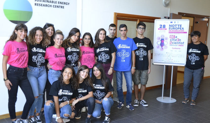 Il gruppo degli studenti che hanno preso parte alla Notte Europea dei Ricercatori nel 2018