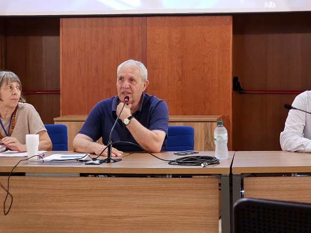 Da sinistra: Dott.ssa Cinzia Laconi, direttrice dell’Assessorato dell’Industria (Servizio energia ed economia verde) ; Ing. Mario Porcu, Amministratore Unico Sotacarbo; Ing. Daniele Battaglia, ricercatore Sotacarbo. Da sinistra: Dott.ssa Cinzia Laconi, direttrice dell’Assessorato dell’Industria (Servizio energia ed economia verde) ; Ing. Mario Porcu, Amministratore Unico Sotacarbo; Ing. Daniele Battaglia, ricercatore Sotacarbo.