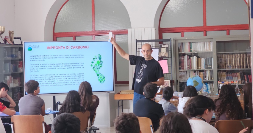 A scuola per parlare di transizione energetica e cambiamenti climatici A scuola per parlare di transizione energetica e cambiamenti climatici