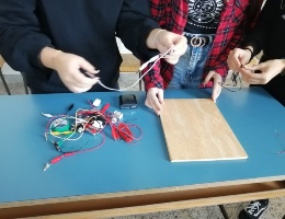 L'energia elettrica? Un gioco da ragazzi L'energia elettrica? Un gioco da ragazzi