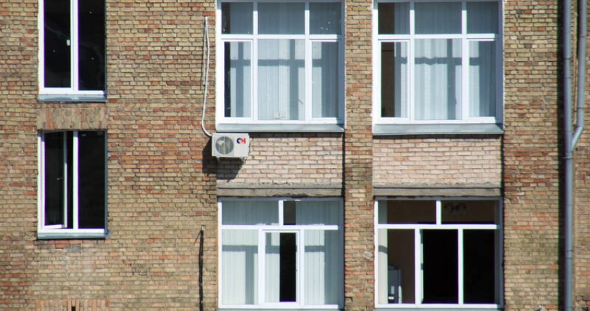 Muro di un'abitazione con aria condizionata Muro di un'abitazione con aria condizionata