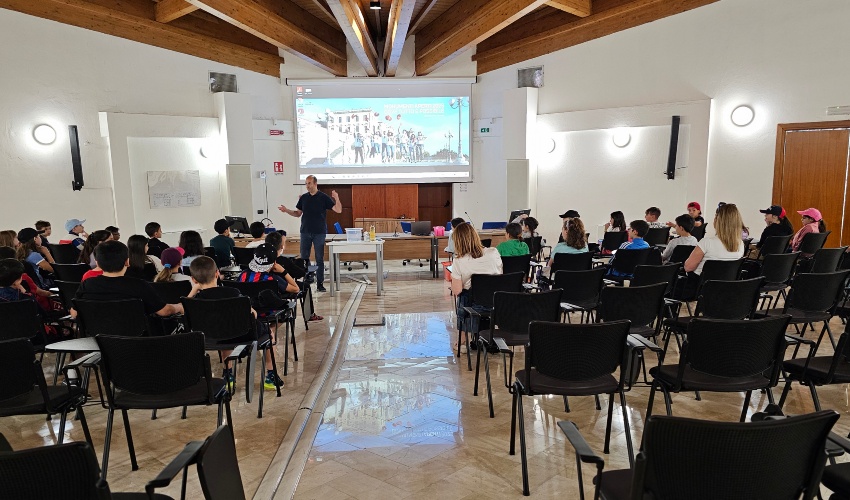 Laboratorio "I ricercatori della CO2" proposto ai bambini della scuola primaria