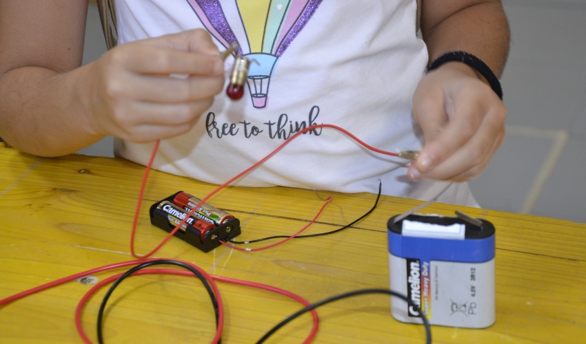 Esperienze “energetiche” col laboratorio “Officina dell’elettricità”