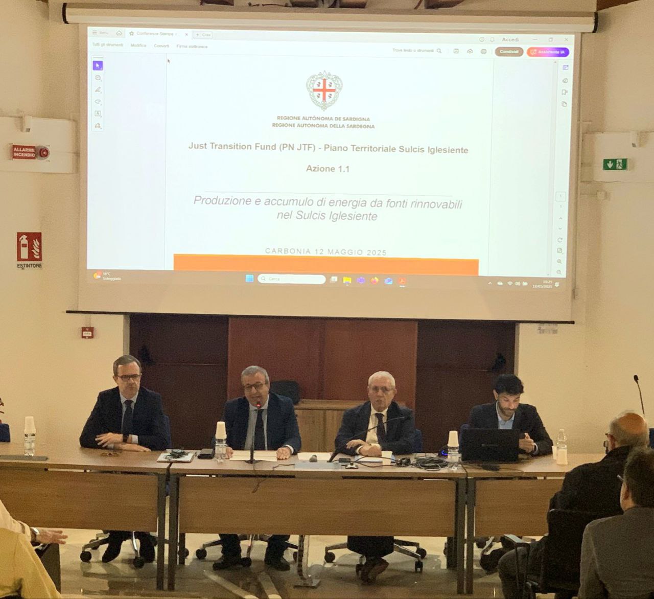 Da sinistra: Pietro Morittu (sindaco di Carbonia), On. Emanuele Cani (Assessore regionale all'industria), Mario Porcu (Amministratore Unico Sotacarbo), Massimo Carboni (Direttore generale Assessorato regionale all'industria).