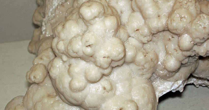 775px-Calcite_(Cave-in-Rock_Mining_District,_Illinois,_USA)_2_(42590140235) 775px-Calcite_(Cave-in-Rock_Mining_District,_Illinois,_USA)_2_(42590140235)