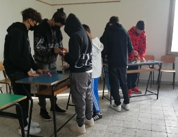 Giocare coi circuiti per risparmiare energia Giocare coi circuiti per risparmiare energia