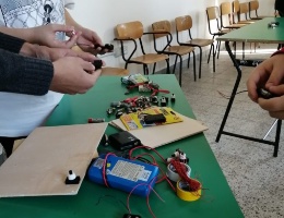 L'energia elettrica? Un gioco da ragazzi L'energia elettrica? Un gioco da ragazzi
